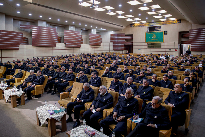 دوره «آشنایی با نظام خدمت و الزامات خادمى در کفشدارى حرم مطهر رضوى»