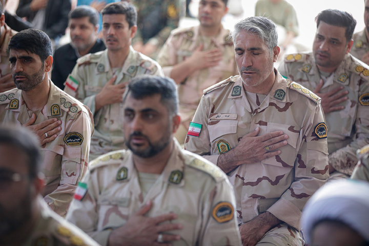 اهدا پرچم حرم مطهر امام حسین علیه السلام به آستان قدس رضوی