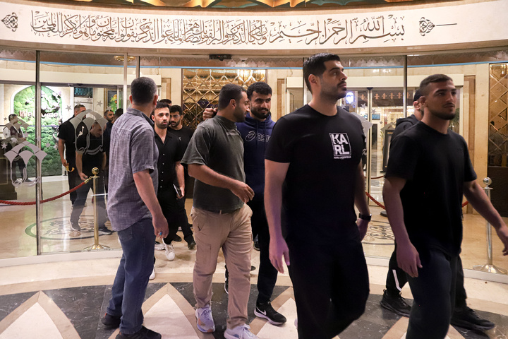 تشرف ملی‌پوشان کشتی ایران به حرم مطهر رضوی