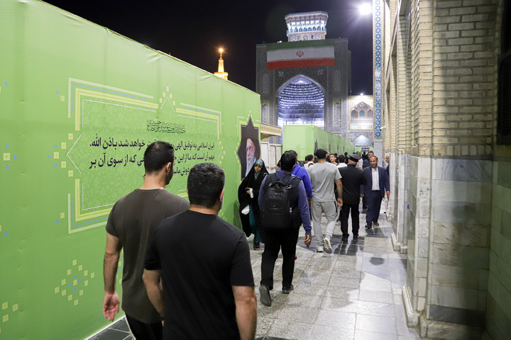 تشرف ملی‌پوشان کشتی ایران به حرم مطهر رضوی