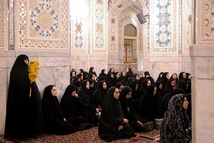 حضور جمعی از پرستاران در حرم مطهر رضوی