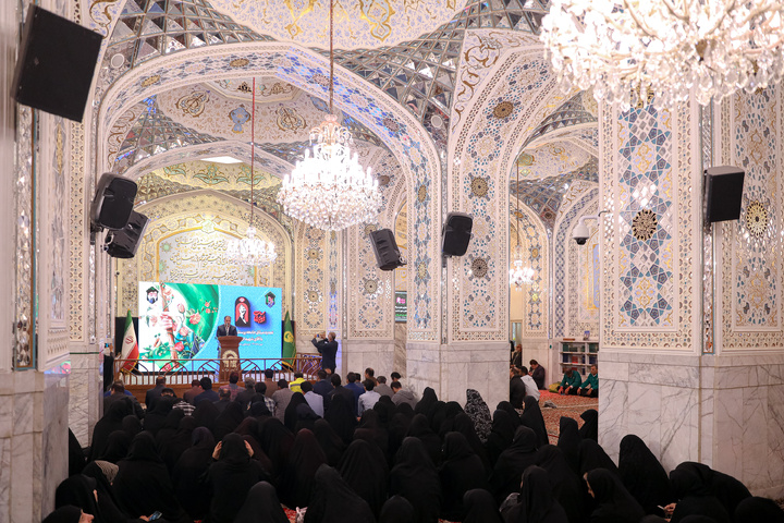حضور جمعی از پرستاران در حرم مطهر رضوی