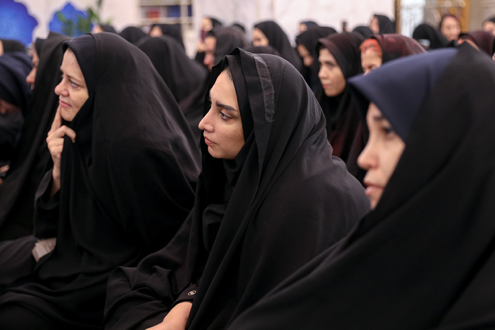 حضور جمعی از پرستاران در حرم مطهر رضوی