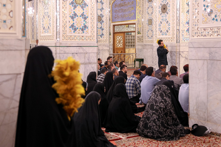 حضور جمعی از پرستاران در حرم مطهر رضوی