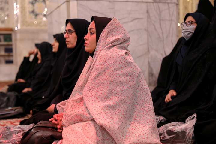 حضور جمعی از پرستاران در حرم مطهر رضوی