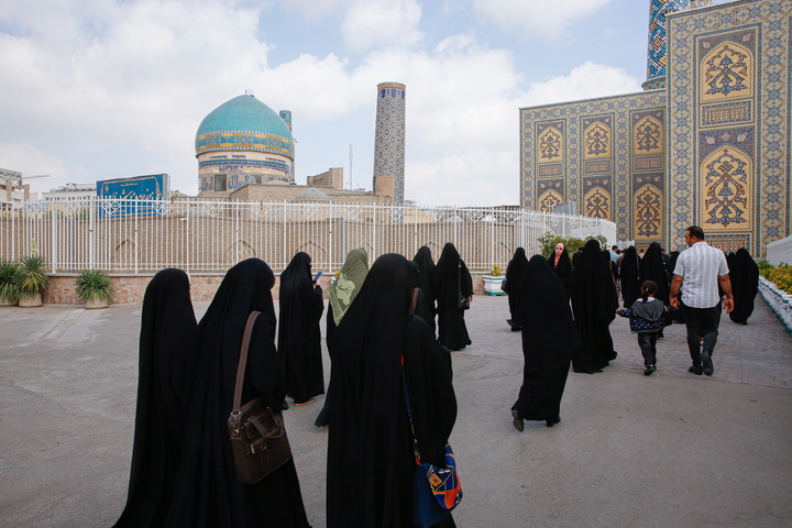 بازدید منتخبین مسابقات قرآن دانشگاه‌های پیام نور سراسر کشور از بخش‌های مختلف حرم امام رضا علیه‌السلام