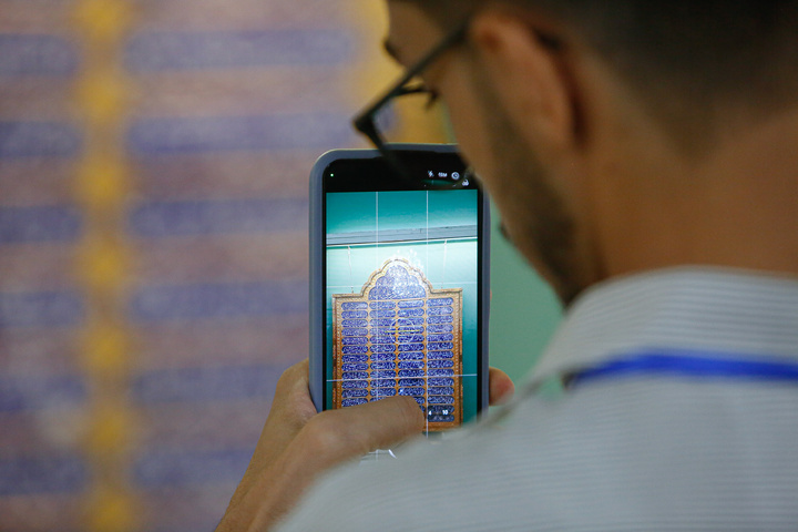 بازدید منتخبین مسابقات قرآن دانشگاه‌های پیام نور سراسر کشور از بخش‌های مختلف حرم امام رضا علیه‌السلام