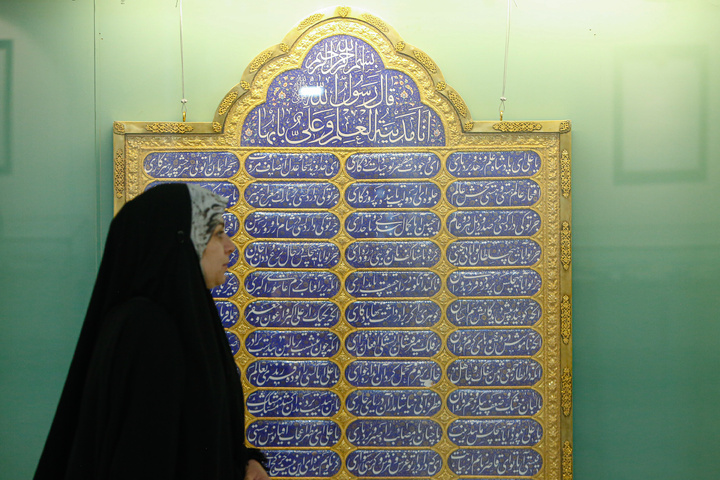 بازدید منتخبین مسابقات قرآن دانشگاه‌های پیام نور سراسر کشور از بخش‌های مختلف حرم امام رضا علیه‌السلام