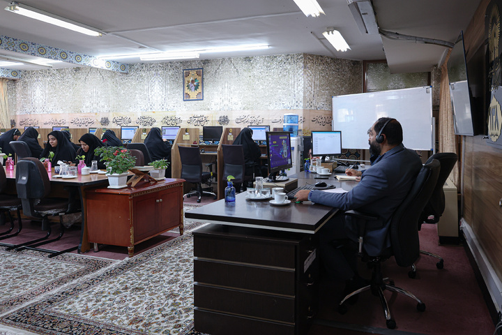 پاسخگویی تلفنی سرپرست معاونت خدمات زائرین حرم مطهر رضوی به مخاطبان سامانه ۱۳۸
