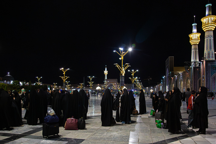 اعتکاف دانش‌آموزان دختر مدارس امام رضا علیه‌السلام در حرم مطهر رضوی