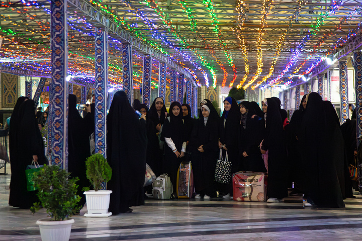 اعتکاف دانش‌آموزان دختر مدارس امام رضا علیه‌السلام در حرم مطهر رضوی