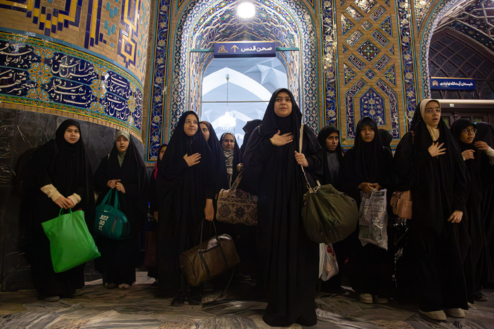 اعتکاف دانش‌آموزان دختر مدارس امام رضا علیه‌السلام در حرم مطهر رضوی