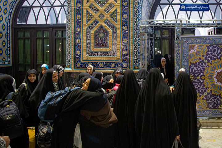 اعتکاف دانش‌آموزان دختر مدارس امام رضا علیه‌السلام در حرم مطهر رضوی