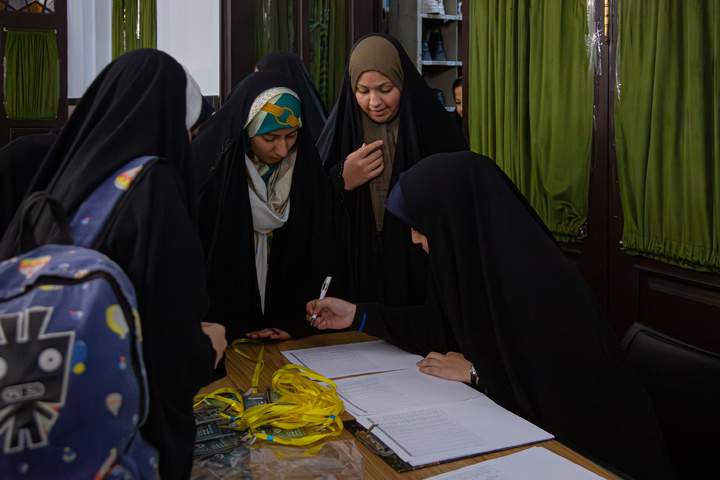 اعتکاف دانش‌آموزان دختر مدارس امام رضا علیه‌السلام در حرم مطهر رضوی