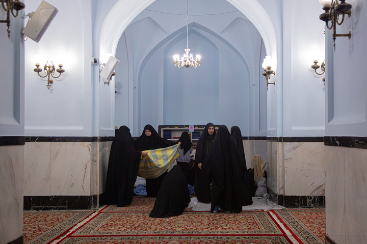 اعتکاف دانش‌آموزان دختر مدارس امام رضا علیه‌السلام در حرم مطهر رضوی