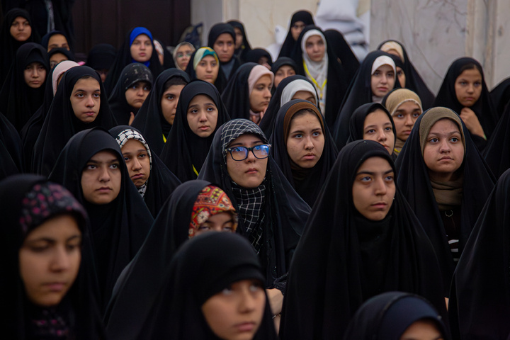 اعتکاف دانش‌آموزان دختر مدارس امام رضا علیه‌السلام در حرم مطهر رضوی