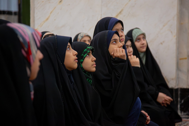 اعتکاف دانش‌آموزان دختر مدارس امام رضا علیه‌السلام در حرم مطهر رضوی