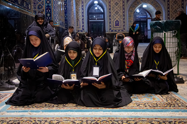 اعتکاف دانش‌آموزان دختر مدارس امام رضا علیه‌السلام در حرم مطهر رضوی