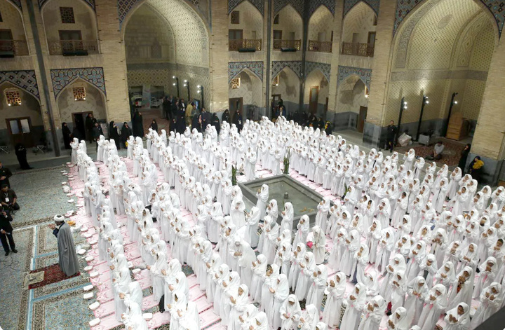 از چادرهای سفید تا سجاده‌های صورتی؛ جشن بندگی دختران در حرم امام رضا (ع)
