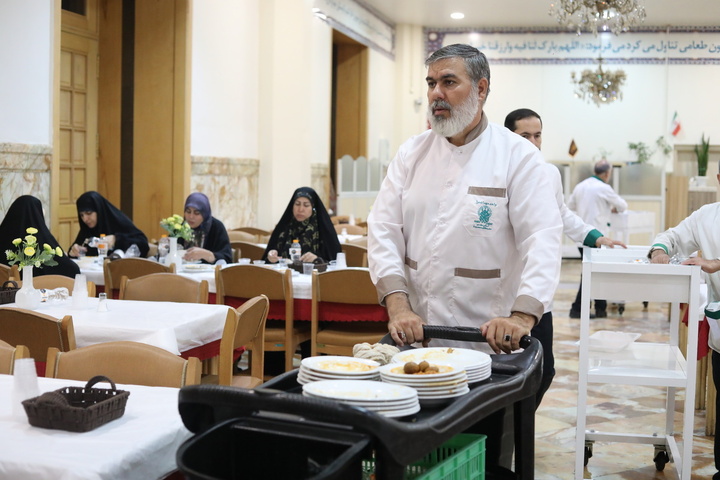 سفره کریمانه حرم بانوی کرامت در شب میلاد دختر امیرالمؤمنین(ع)