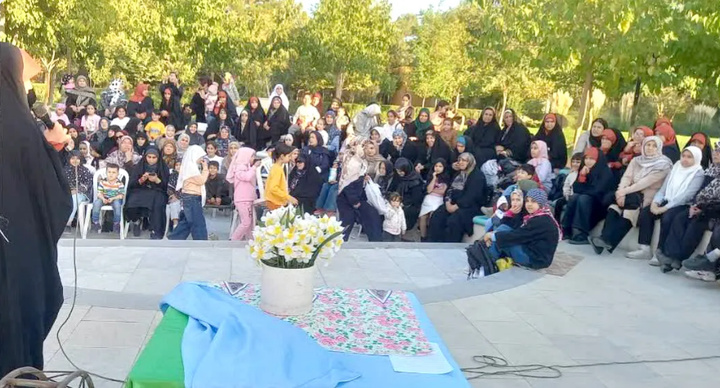 تجلیل از پرستاران و مادران دارای بیش از سه فرزند، در جشن میلاد حضرت زینب (س)
