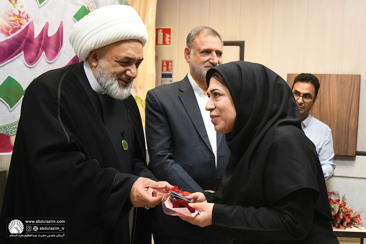 تجلیل از جمعی از پرستاران دارالشفاء کوثر با حضور مدیران و خادمان آستان مقدس حضرت عبدالعظیم(ع)