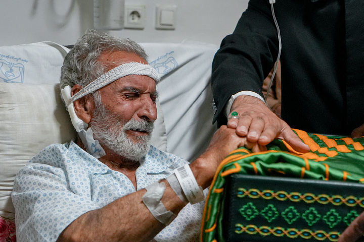 حضور خدام حرم مطهر رضوی در بیمارستان امام رضا علیه‌السلام
