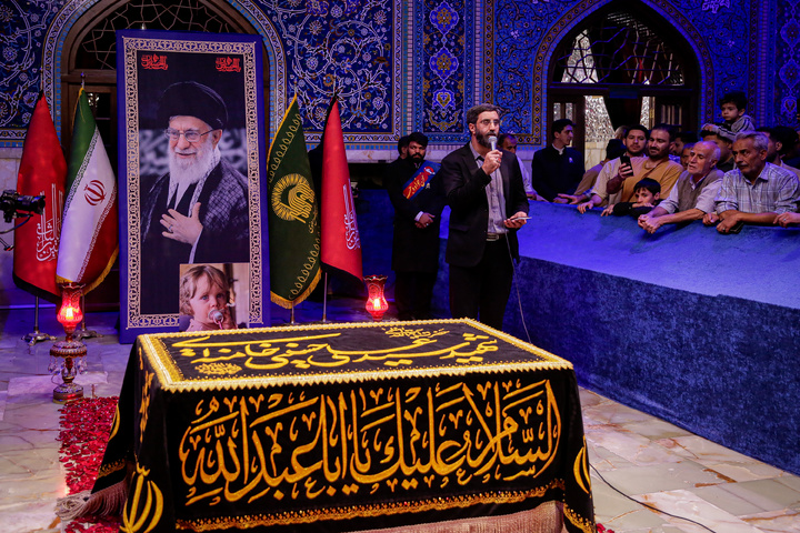 مرثیه سرایی و حماسه خوانی در جوار مزار رهبر شهید انقلاب