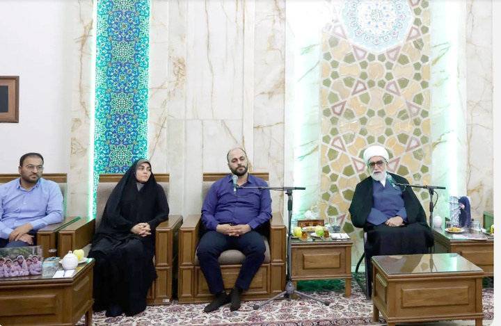 دیدار تولیت آستان قدس رضوی با خانواده اسدزاده بخشایش؛ خانواده ۱۱ شهید جنگ رمضان
