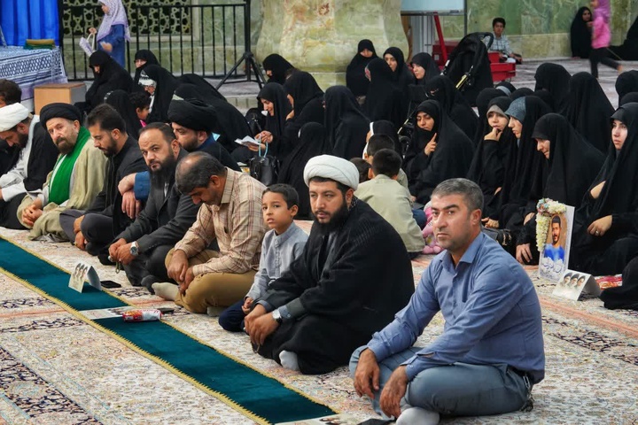 تجلیل از خانواده شهدای روحانی دفاع مقدس دوم و سوم در حرم بانوی کرامت + تصاویر