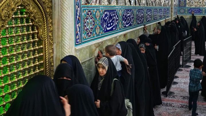 تجلیل از خانواده شهدای روحانی دفاع مقدس دوم و سوم در حرم بانوی کرامت + تصاویر