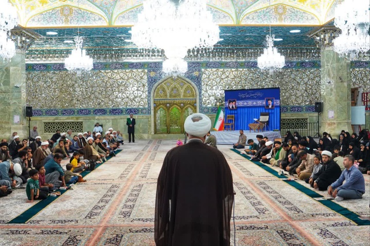تجلیل از خانواده شهدای روحانی دفاع مقدس دوم و سوم در حرم بانوی کرامت + تصاویر