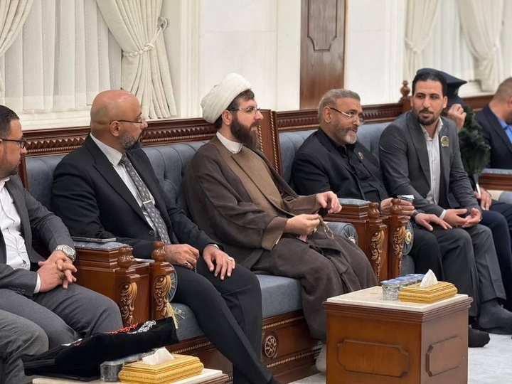 برپایی محفل قرآنی خادمان حرم بانوی کرامت در حرم امامین عسکریین(ع)