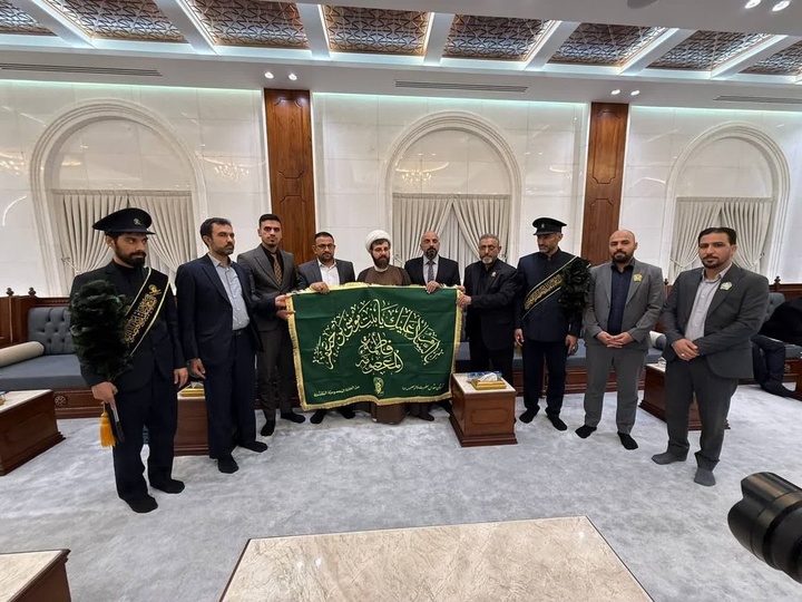 برپایی محفل قرآنی خادمان حرم بانوی کرامت در حرم امامین عسکریین(ع)