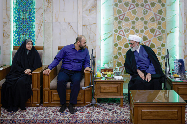 دیدار تولیت آستان قدس رضوی با خانواده ۱۱ شهید جنگ رمضان