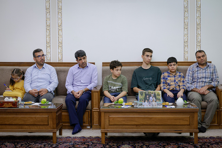 دیدار تولیت آستان قدس رضوی با خانواده ۱۱ شهید جنگ رمضان