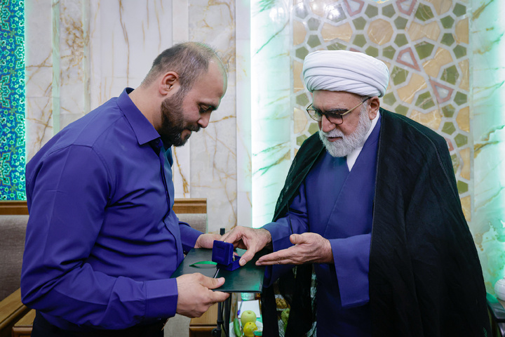 دیدار تولیت آستان قدس رضوی با خانواده ۱۱ شهید جنگ رمضان