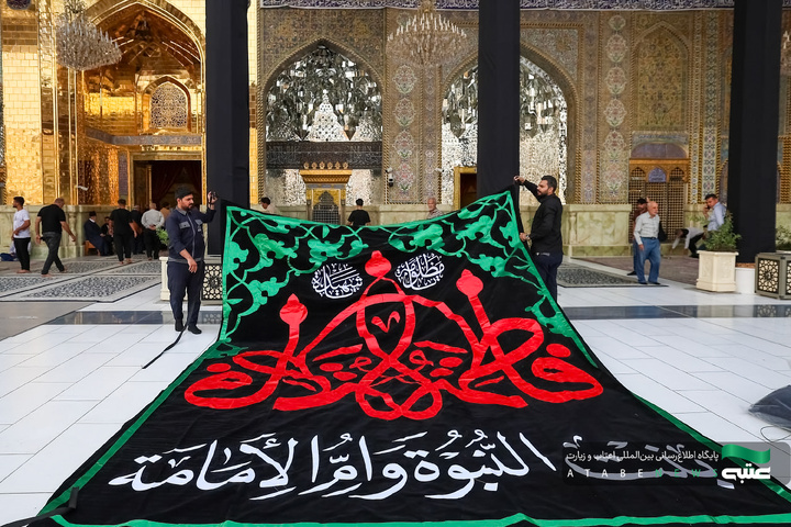 حرم مطهر کاظمین در سوگ شهادت حضرت زهرا(سلام‌الله‌علیها) سیاه‌پوش شد