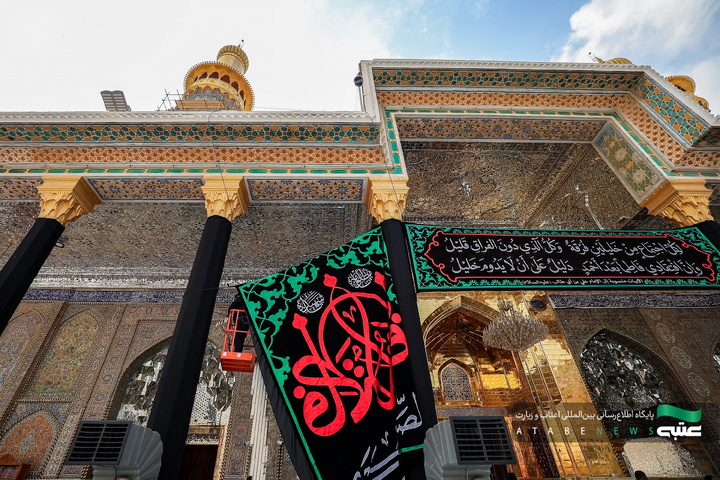 حرم مطهر کاظمین در سوگ شهادت حضرت زهرا(سلام‌الله‌علیها) سیاه‌پوش شد
