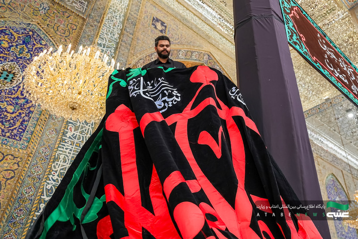 حرم مطهر کاظمین در سوگ شهادت حضرت زهرا(سلام‌الله‌علیها) سیاه‌پوش شد