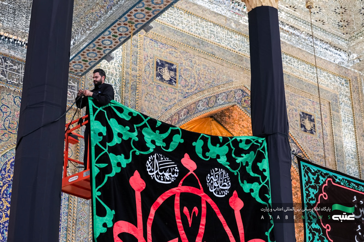 حرم مطهر کاظمین در سوگ شهادت حضرت زهرا(سلام‌الله‌علیها) سیاه‌پوش شد