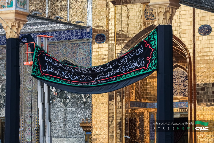 حرم مطهر کاظمین در سوگ شهادت حضرت زهرا(سلام‌الله‌علیها) سیاه‌پوش شد