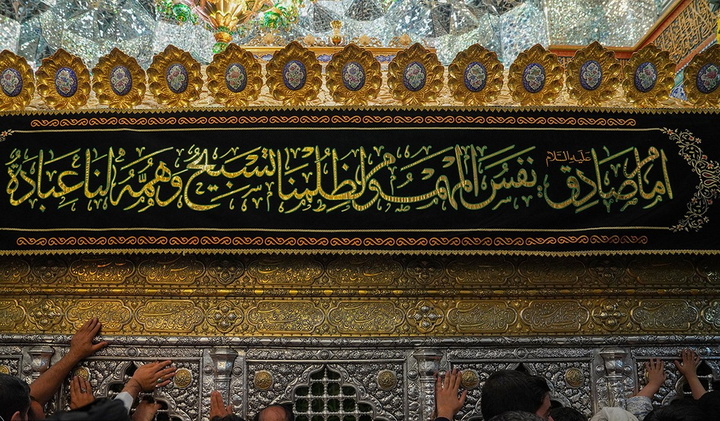 حرم بانوی کرامت سیاهپوش عزای مادر سادات شد