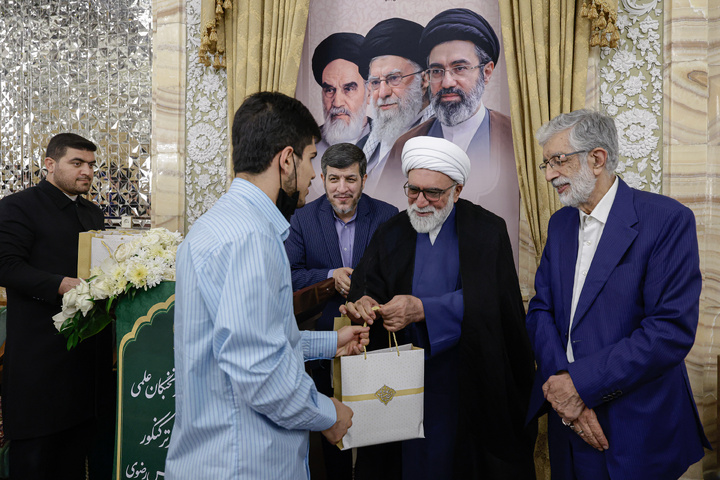 دیدار رتبه‌های برتر کنکور، نخبگان و مدال‌آوران المپیاد‌های علمی با تولیت آستان قدس رضوی