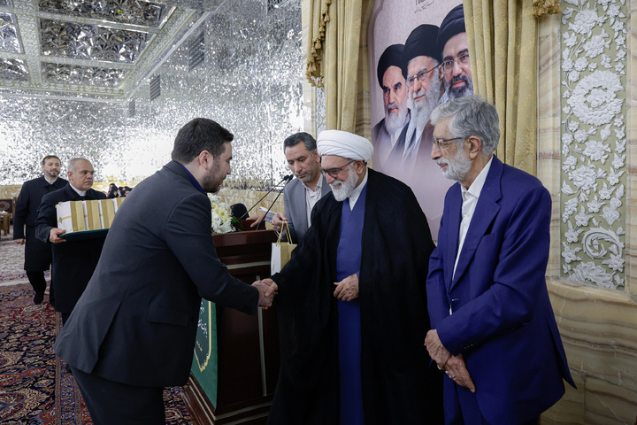 دیدار رتبه‌های برتر کنکور، نخبگان و مدال‌آوران المپیاد‌های علمی با تولیت آستان قدس رضوی