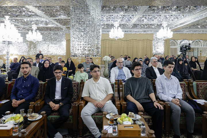 دیدار رتبه‌های برتر کنکور، نخبگان و مدال‌آوران المپیاد‌های علمی با تولیت آستان قدس رضوی