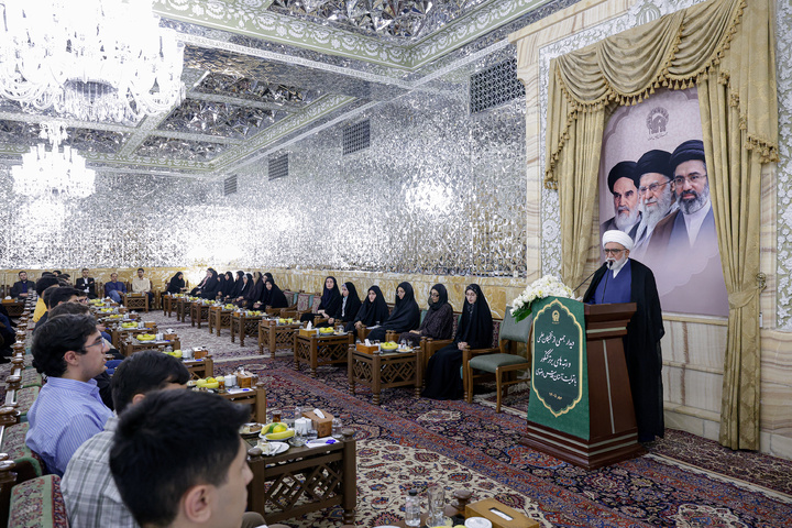 دیدار رتبه‌های برتر کنکور، نخبگان و مدال‌آوران المپیاد‌های علمی با تولیت آستان قدس رضوی