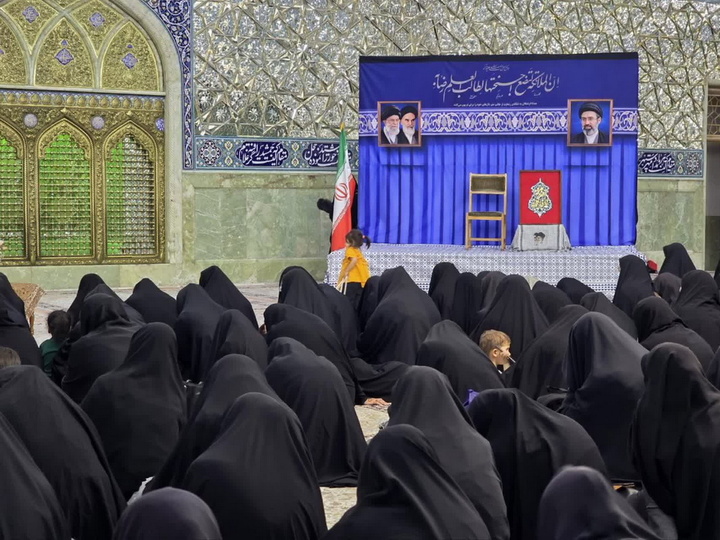 محفل «دخترانه پای درس مادر» در حرم بانوی کرامت + تصاویر و فیلم