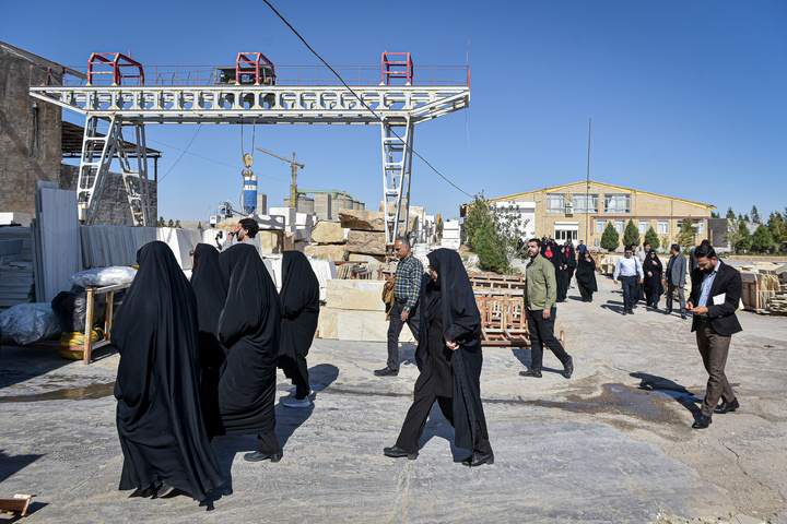 بازدید کارکنان آستان قدس رضوی از منطقه آزاد اقتصادی سرخس
