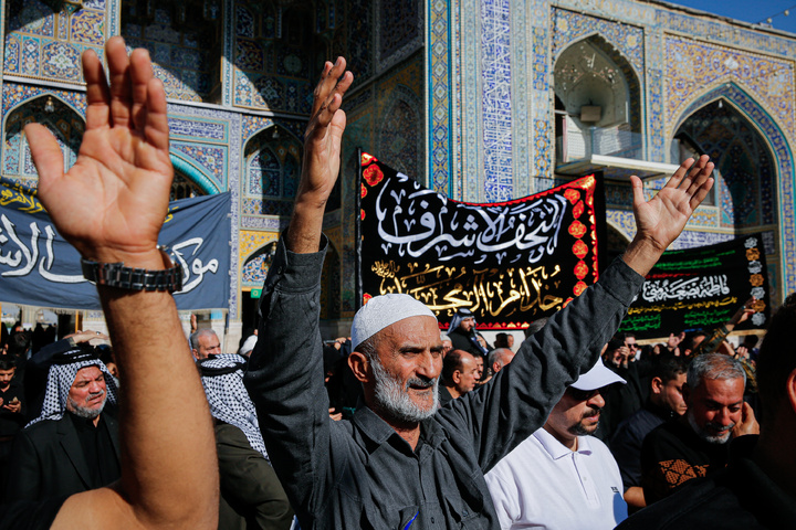حرم مطهر رضوی در روز شهادت حضرت زهرا سلام‌الله علیها